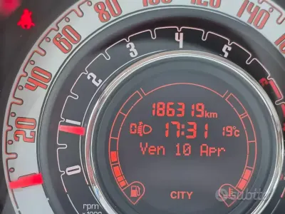 Usado Fiat 1200 69 HP (50 kW) 2013 Vermelho Sedan
