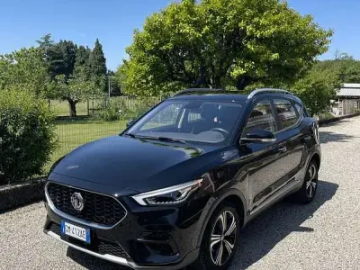 Usata MG ZS Comfort 106 CV (77 kW) 2023 Nero SUV
