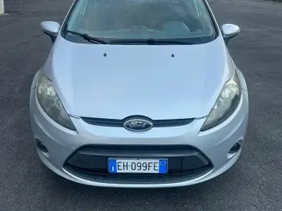 Usata Ford Fiesta Titanium 68 CV (50 kW) 2011 Grigio Berlina