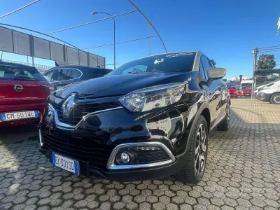 Usata Renault Captur Techno 90 CV (66 kW) 2015 Nero SUV