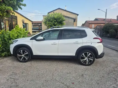Usata Peugeot 2008 Allure 99 CV (72 kW) 2018 Bianco SUV