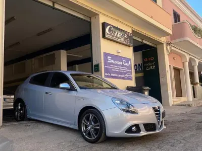 Usata Alfa Romeo Giulietta Turismo 105 CV (77 kW) 2015 Grigio Utilitaria