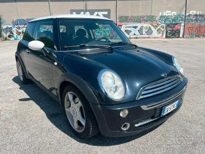 Usata Mini Cooper 116 CV (85 kW) 2005 Nero Utilitaria