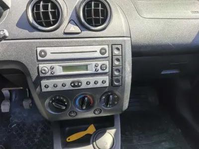 Usata Ford Fiesta Ghia 75 CV (55 kW) 2005 Utilitaria