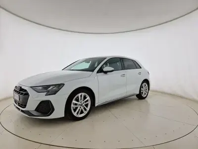 Usata Audi A3 S-Line 150 CV (110 kW) 2025 Bianco ghiaccio metallizzato Berlina