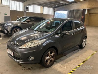 Usata Ford Fiesta Titanium 92 CV (67 kW) 2010 Beige Berlina