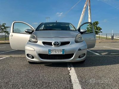 Usata Toyota Aygo 68 CV (50 kW) 2009 Grigio Utilitaria
