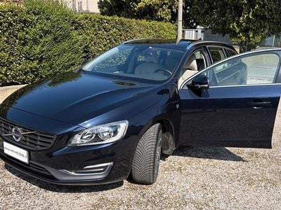 Usata Volvo V60 Ocean Race 120 CV (88 kW) 2017 Blu Station wagon