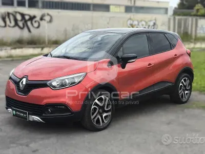 Käytetty Renault Captur 90 HP (66 kW) 2017 Punainen Katumaasturi