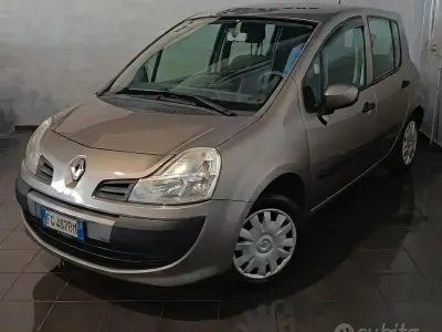 Usata Renault Modus Expression 75 CV (55 kW) 2010 Marrone Monovolume