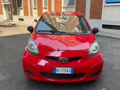 Usata Toyota Aygo 68 CV (50 kW) 2010 Rosso Utilitaria