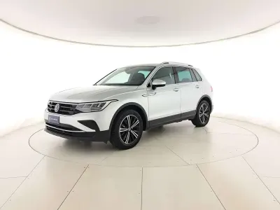Usata VW Tiguan Life 150 CV (110 kW) 2022 Reflex silver metallizzato SUV