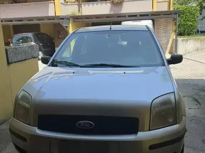 Usata Ford Fusion 101 CV (74 kW) 2003 Grigio Utilitaria
