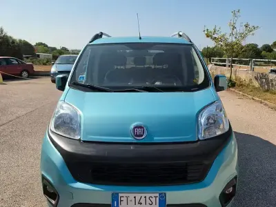 Usata Fiat Punto Lounge 70 CV (51 kW) 2019 Blu Berlina