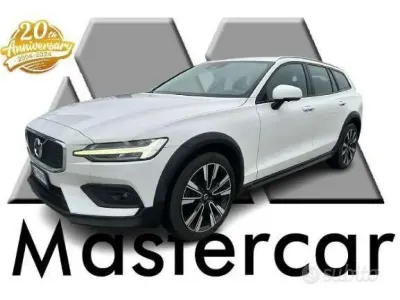 Begagnad Volvo V60 CC Business Edition 197 HK (144 kW) 2021 Vit Kombi