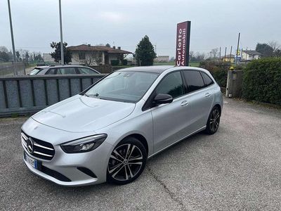 Usata Mercedes B200 150 CV (110 kW) 2019 Argento iridium Monovolume