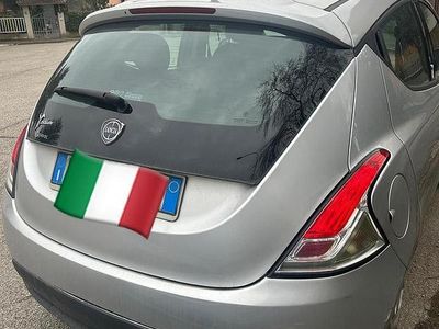Usata Lancia Ypsilon 69 CV (50 kW) 2014 Grigio Utilitaria