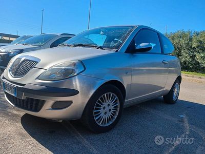 Usata Lancia Ypsilon 70 CV (51 kW) 2005 Grigio Utilitaria