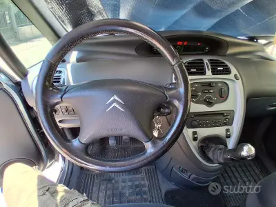 Usata Citroën Xsara Picasso 109 CV (80 kW) 2008 Grigio Monovolume