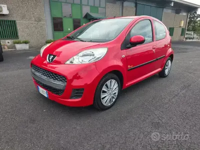 Usata Peugeot 107 68 CV (50 kW) 2010 Rosso Utilitaria