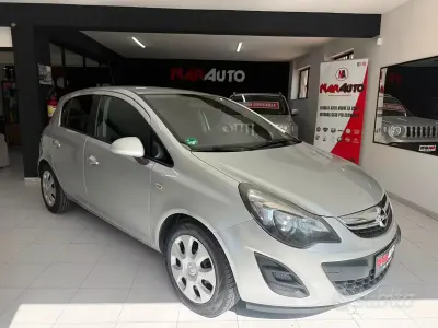 Usata Opel Corsa Edition 95 CV (69 kW) 2013 Grigio Utilitaria