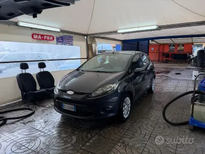 Gebraucht Ford Fiesta Titanium 95 PS (69 kW) 2010 Grau Limousine