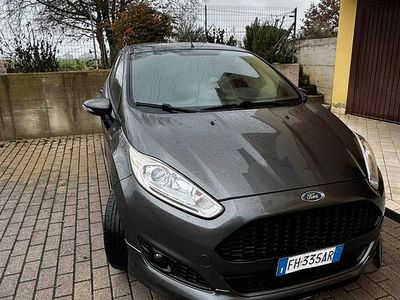 Usata Ford Fiesta ST-Line 75 CV (55 kW) 2017 Grigio Berlina