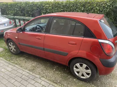 Usata Kia Rio EX 97 CV (71 kW) 2006 Rosso Berlina