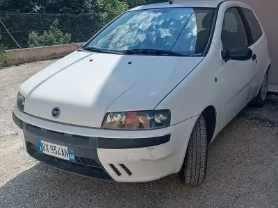 Usata Fiat Punto 60 CV (44 kW) 2002 Bianco Utilitaria