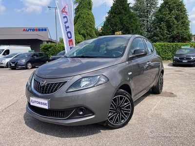 Usata Lancia Ypsilon Silver 69 CV (50 kW) 2023 Grigio Utilitaria