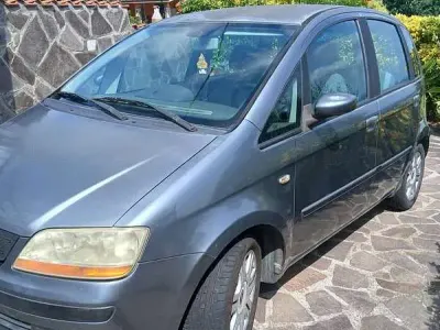 Usata Fiat Idea Emotion 95 CV (69 kW) 2004 Grigio Monovolume