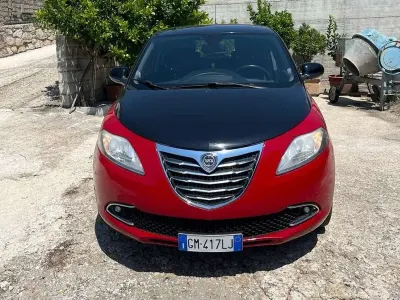 Usata Lancia Ypsilon Gold 69 CV (50 kW) 2012 Rosso Utilitaria