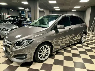 Usata Mercedes B200 136 CV (100 kW) 2015 Grigio Utilitaria