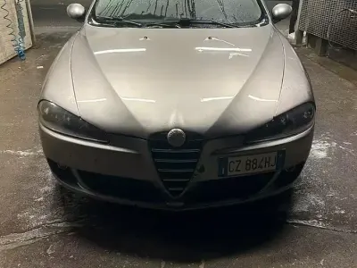Usata Alfa Romeo 147 120 CV (88 kW) 2006 Marrone Utilitaria
