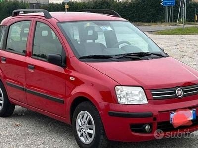 Begagnad Fiat Panda 60 HK (44 kW) 2009 Röd Halvkombi