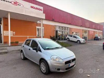 Usata Fiat Grande Punto 69 CV (50 kW) 2010 Grigio Utilitaria