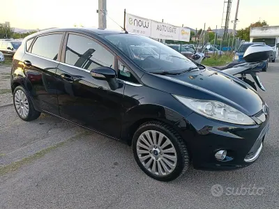 Usata Ford Fiesta 82 CV (60 kW) 2009 Nero Berlina
