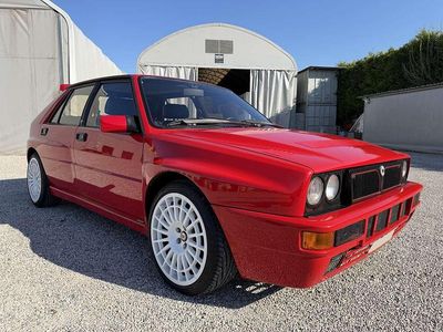 Begagnad Lancia Delta 205 HK (150 kW) 1992 Röd Halvkombi