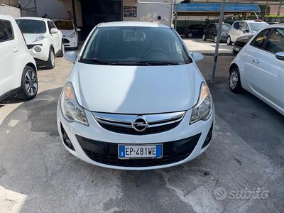 Usata Opel Corsa 85 CV (62 kW) 2013 Bianco Berlina