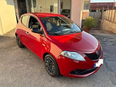 Usata Lancia Ypsilon Silver 69 CV (50 kW) 2019 Rosso Utilitaria