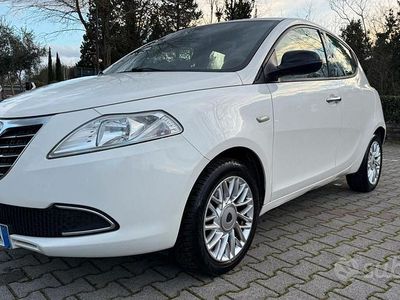 Usata Lancia Ypsilon Platinum 69 CV (50 kW) 2015 Bianco Utilitaria