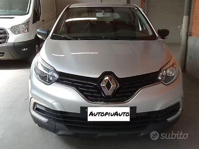 Usata Renault Captur Zen 90 CV (66 kW) 2018 Grigio SUV