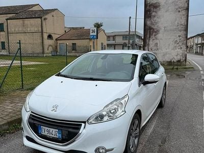 Usata Peugeot 208 Access 68 CV (50 kW) 2014 Bianco Utilitaria