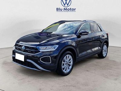 Usata VW T-Roc Life 110 CV (80 kW) 2023 Deep black perlato SUV
