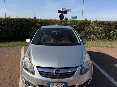 Usata Opel Corsa Edition 80 CV (58 kW) 2010 Utilitaria