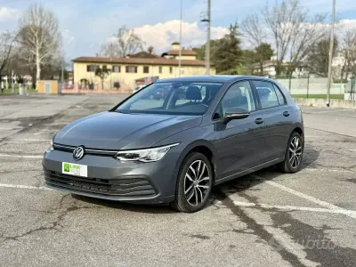 Brugt VW Golf VIII Style 131 HK (96 kW) 2020 Grå Sedan