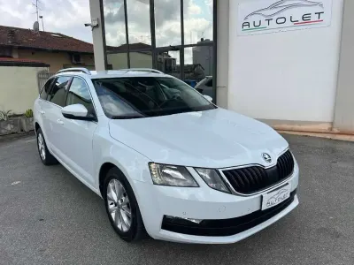 Begagnad Skoda Octavia G-TEC Executive 131 HK (96 kW) 2020 Vit Kombi