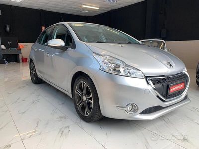 Usata Peugeot 208 Allure 68 CV (50 kW) 2014 Argento Utilitaria