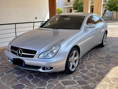 Usata Mercedes CLS320 224 CV (164 kW) 2005 Grigio Coupé