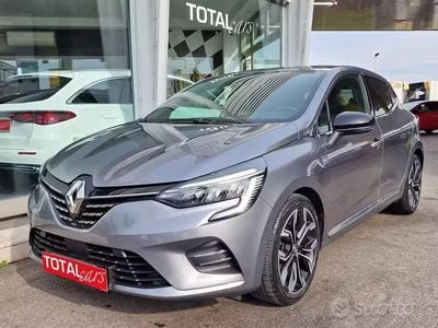 Usata Renault Clio V Techno 90 CV (66 kW) 2022 Antracite metallizzato Berlina